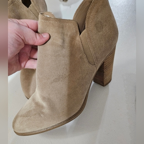 Vince Camuto Tan Suede Ankle Boots! - Picture 2 of 5